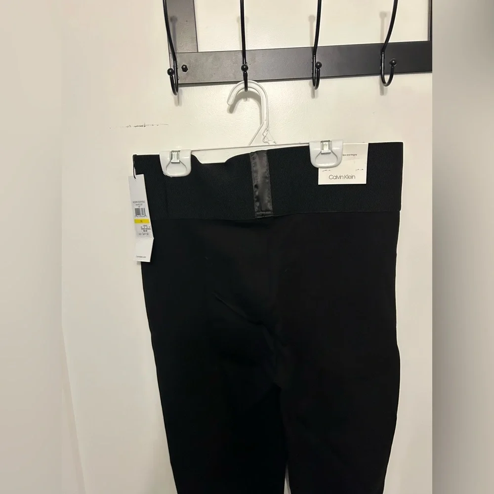 NWT Calvin Klein Modern Slim Leggings in Black
